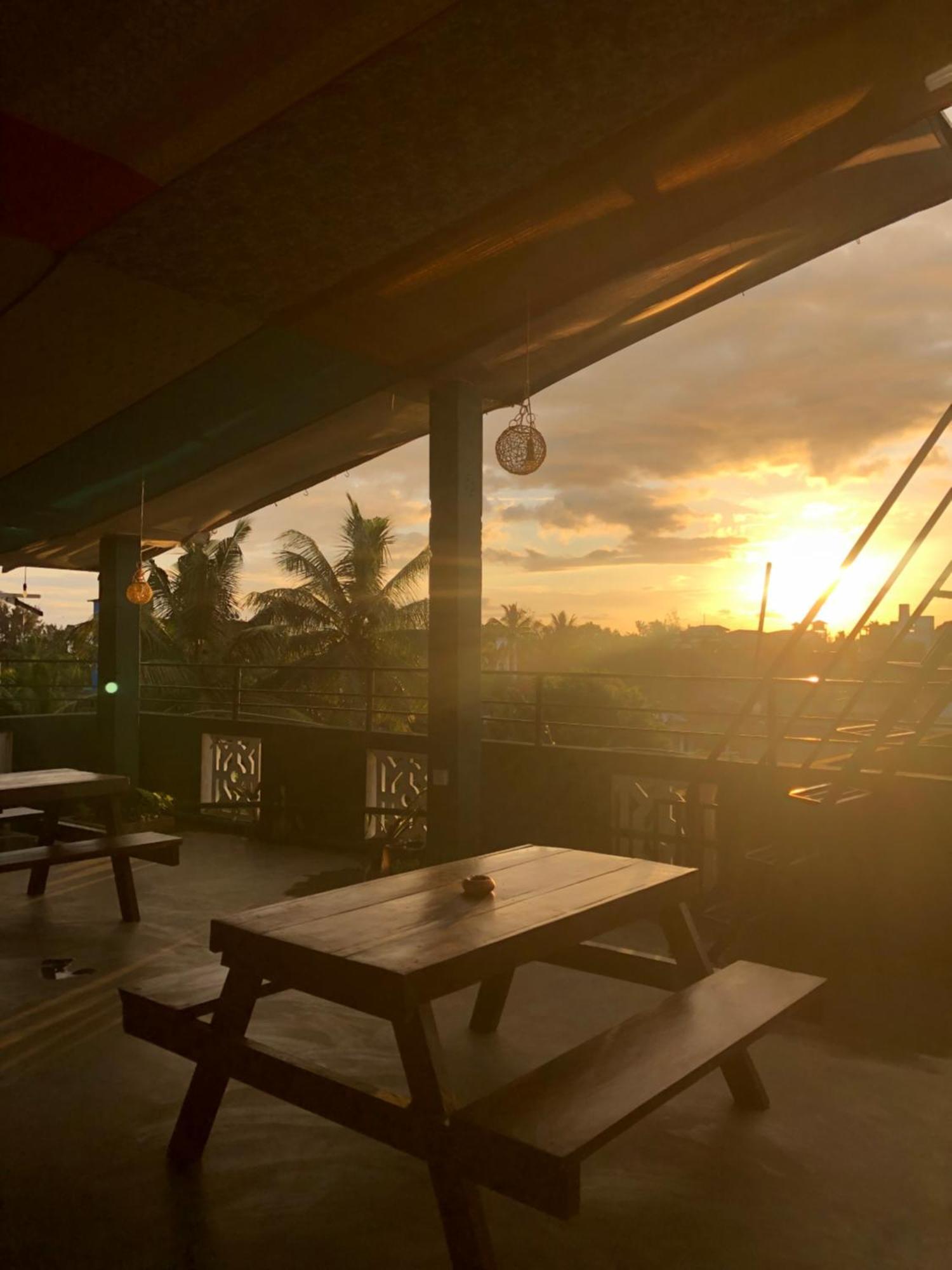 Beach Break Surf Hostel Weligama Bagian luar foto