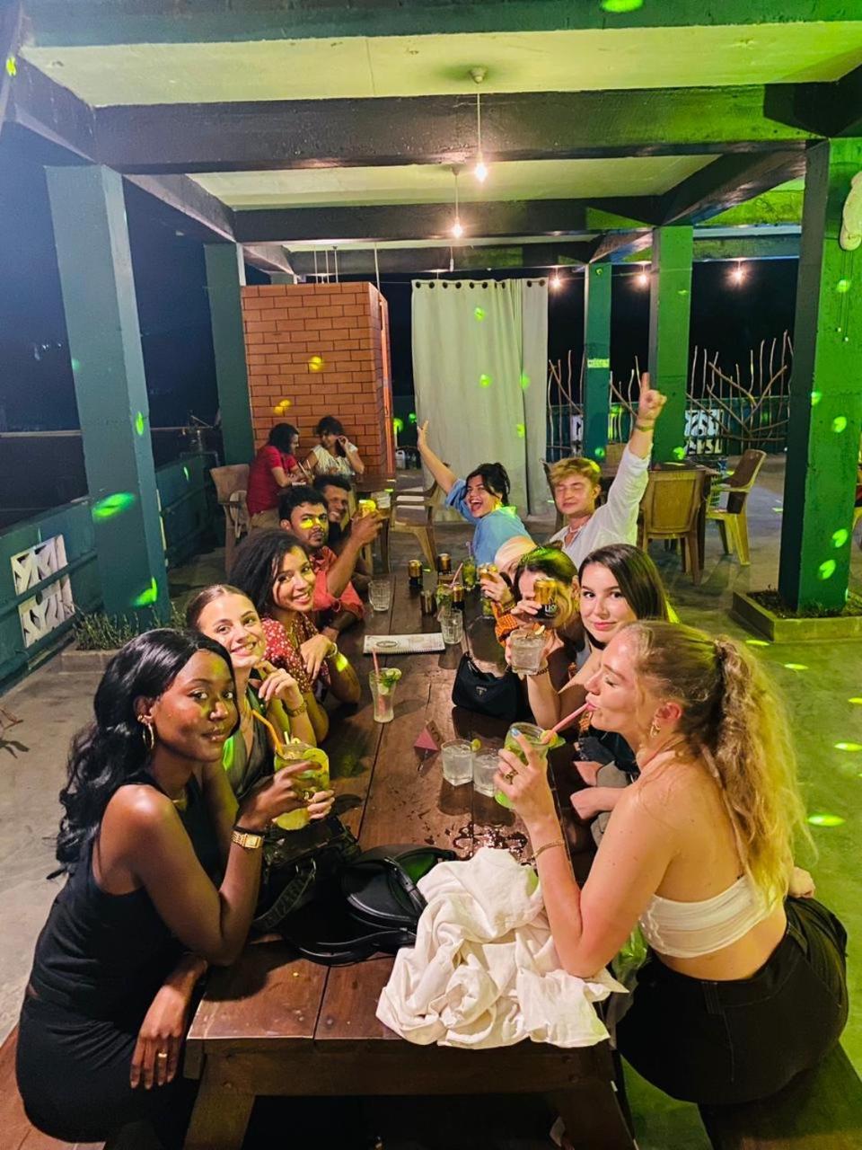 Beach Break Surf Hostel Weligama Bagian luar foto