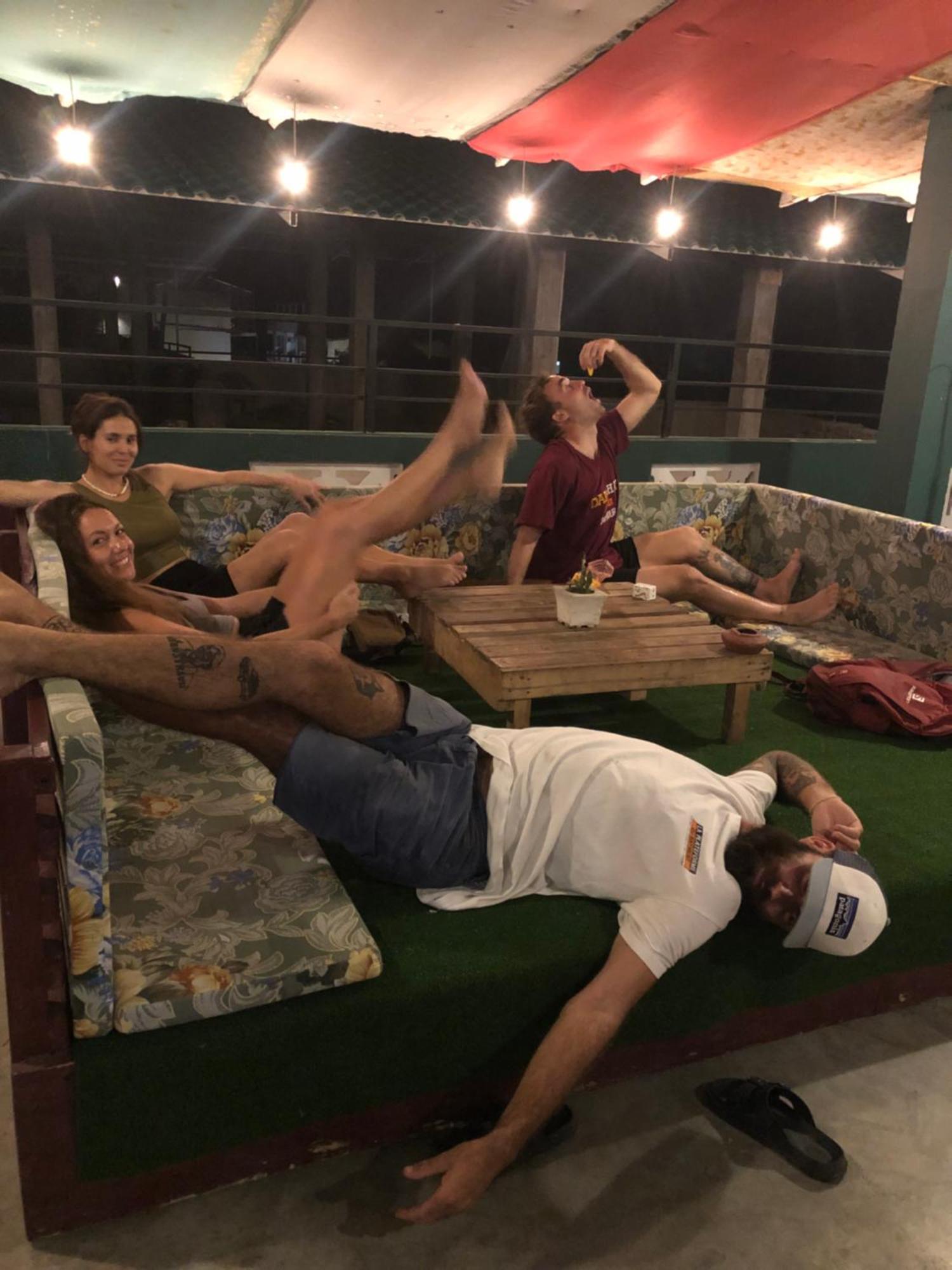 Beach Break Surf Hostel Weligama Bagian luar foto
