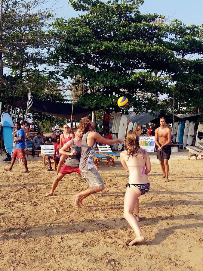 Beach Break Surf Hostel Weligama Bagian luar foto