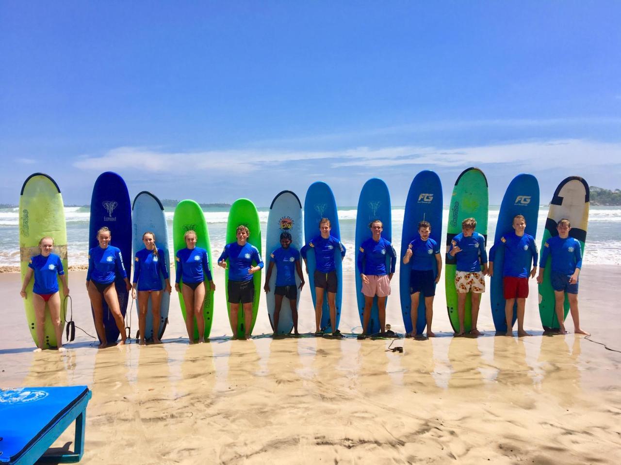 Beach Break Surf Hostel Weligama Bagian luar foto