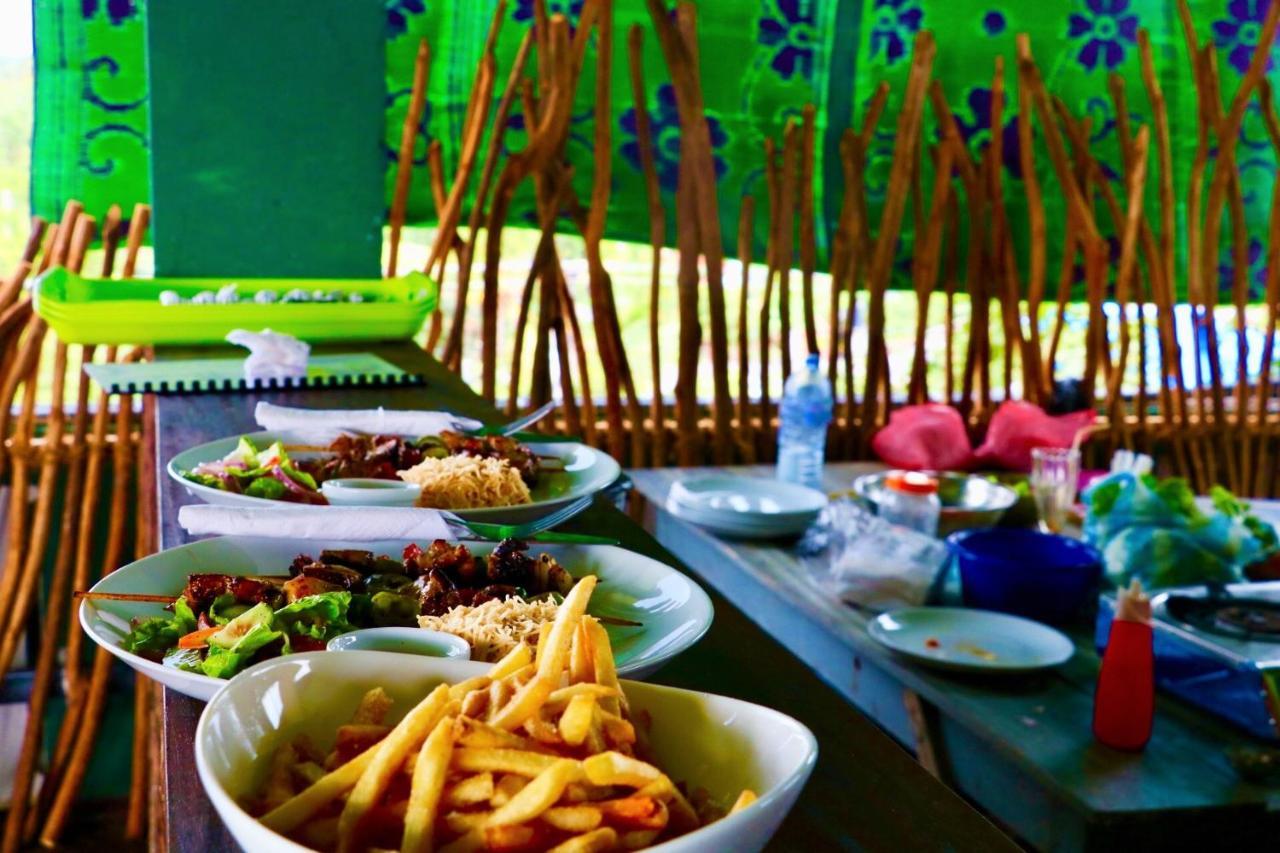 Beach Break Surf Hostel Weligama Bagian luar foto