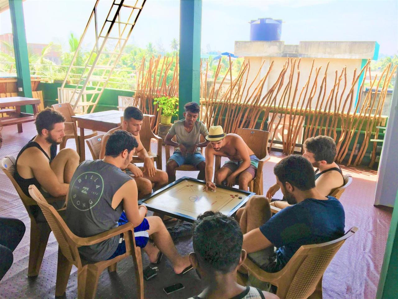 Beach Break Surf Hostel Weligama Bagian luar foto